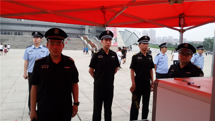 周杰伦演唱会安检现场