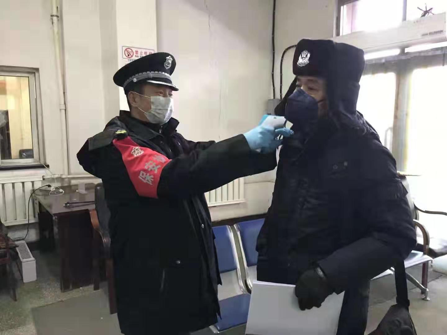 疫情不退我不退 以身作则我先行